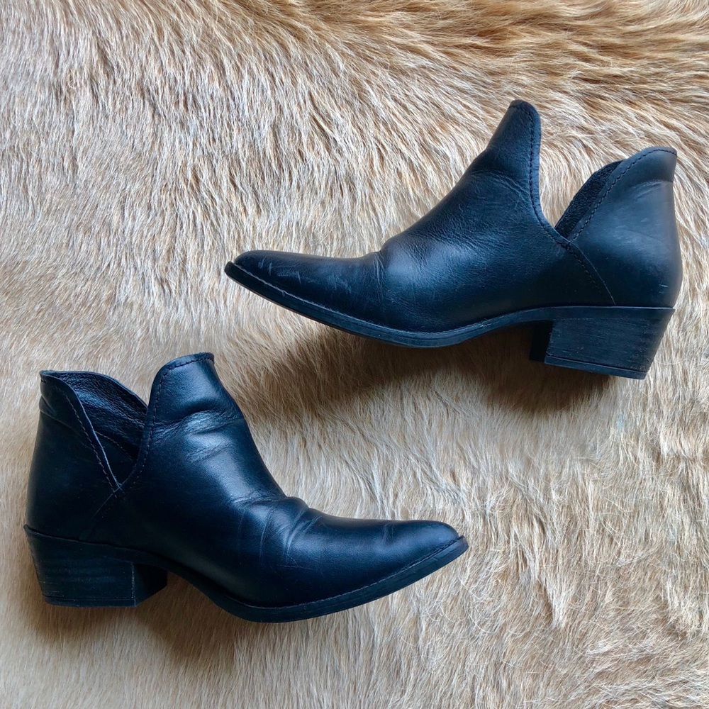Steve Madden - Black Booties